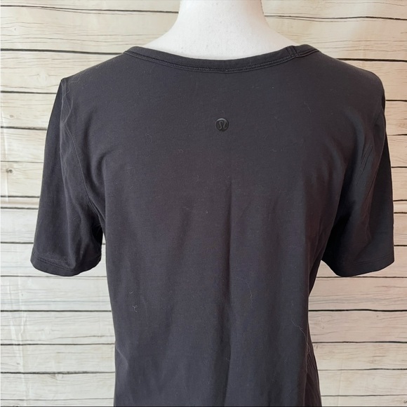 Lululemon Graphic Short Sleeve T-Shirt Size 8 - Picture 3 of 3
